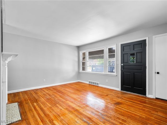 2195 N Taylor Road, Cleveland Heights, OH 44112