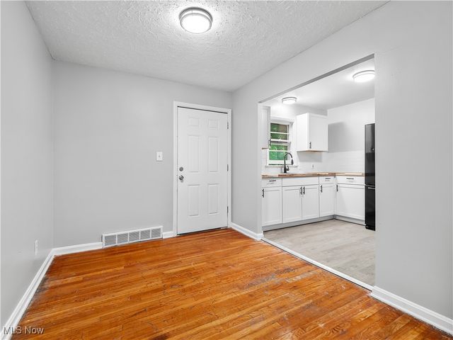 2195 N Taylor Road, Cleveland Heights, OH 44112