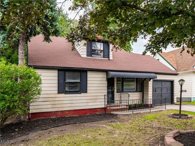 2195 N Taylor Road, Cleveland Heights, OH 44112