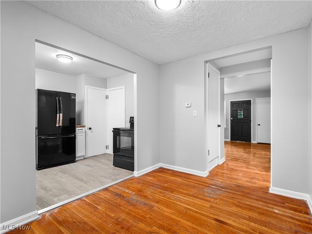 2195 N Taylor Road, Cleveland Heights, OH 44112