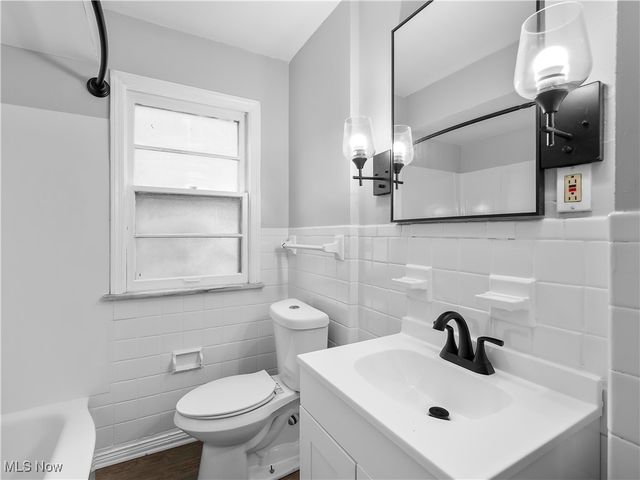 2195 N Taylor Road, Cleveland Heights, OH 44112