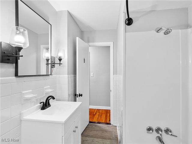 2195 N Taylor Road, Cleveland Heights, OH 44112