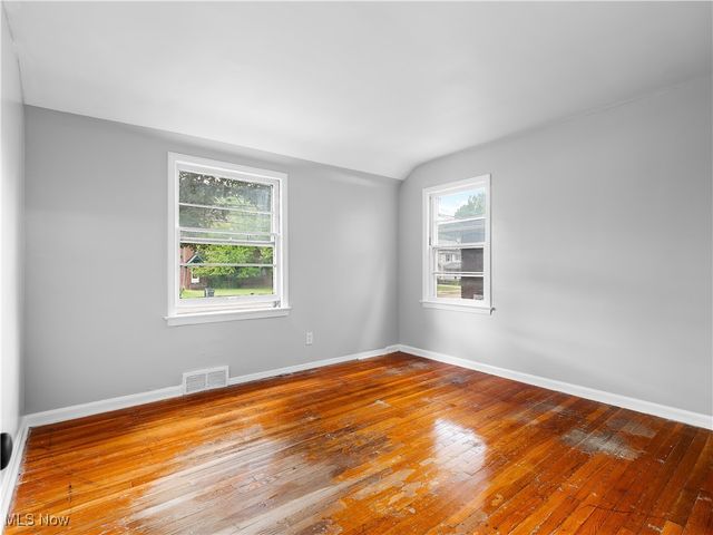 2195 N Taylor Road, Cleveland Heights, OH 44112