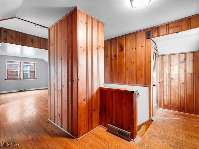 2195 N Taylor Road, Cleveland Heights, OH 44112