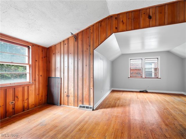 2195 N Taylor Road, Cleveland Heights, OH 44112