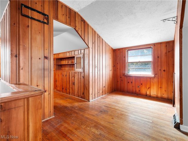 2195 N Taylor Road, Cleveland Heights, OH 44112