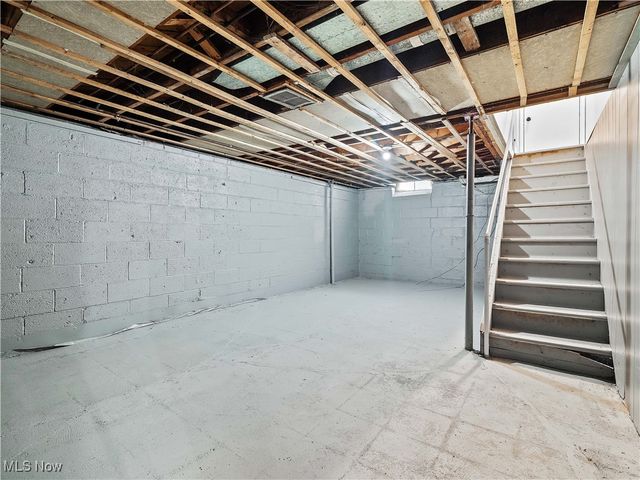 2195 N Taylor Road, Cleveland Heights, OH 44112