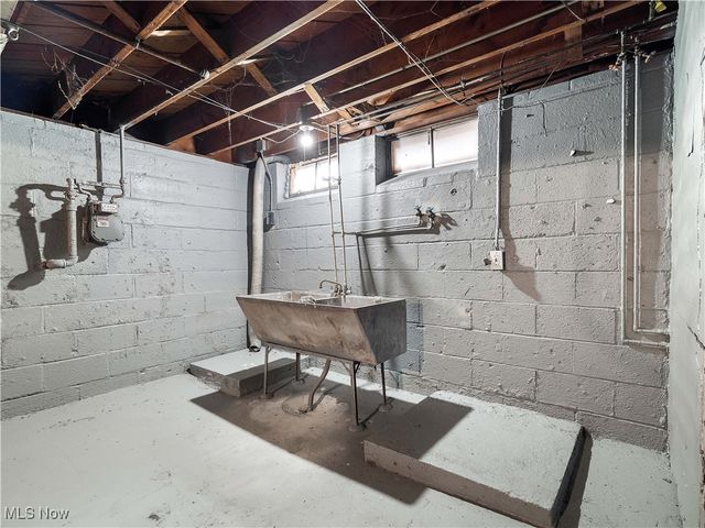 2195 N Taylor Road, Cleveland Heights, OH 44112