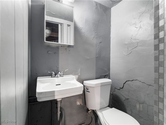 2195 N Taylor Road, Cleveland Heights, OH 44112