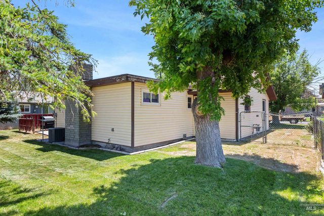 216 Borah Ave W, Twin Falls, ID 83301
