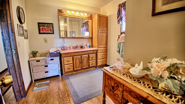 712 Front Street, Sunset, TX 76270