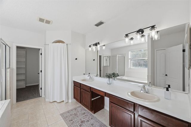 1542 MCCREA DRIVE, Lutz, FL 33549
