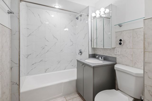 3510 N Narragansett Avenue, Chicago, IL 60634