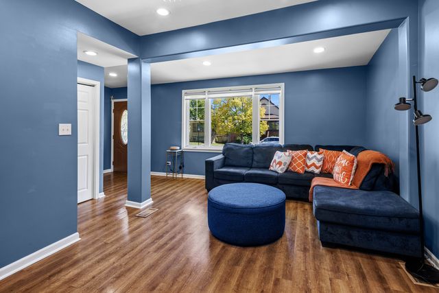 3510 N Narragansett Avenue, Chicago, IL 60634