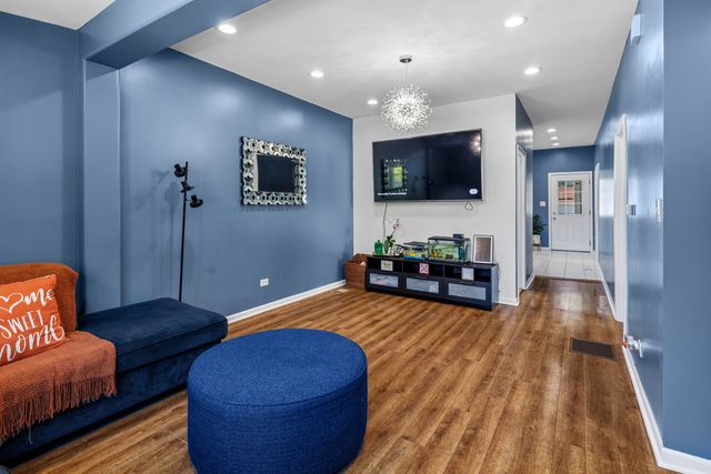 3510 N Narragansett Avenue, Chicago, IL 60634