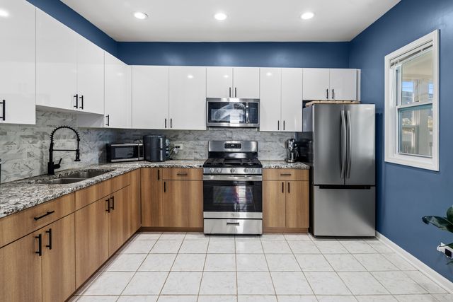 3510 N Narragansett Avenue, Chicago, IL 60634
