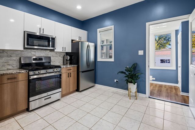 3510 N Narragansett Avenue, Chicago, IL 60634