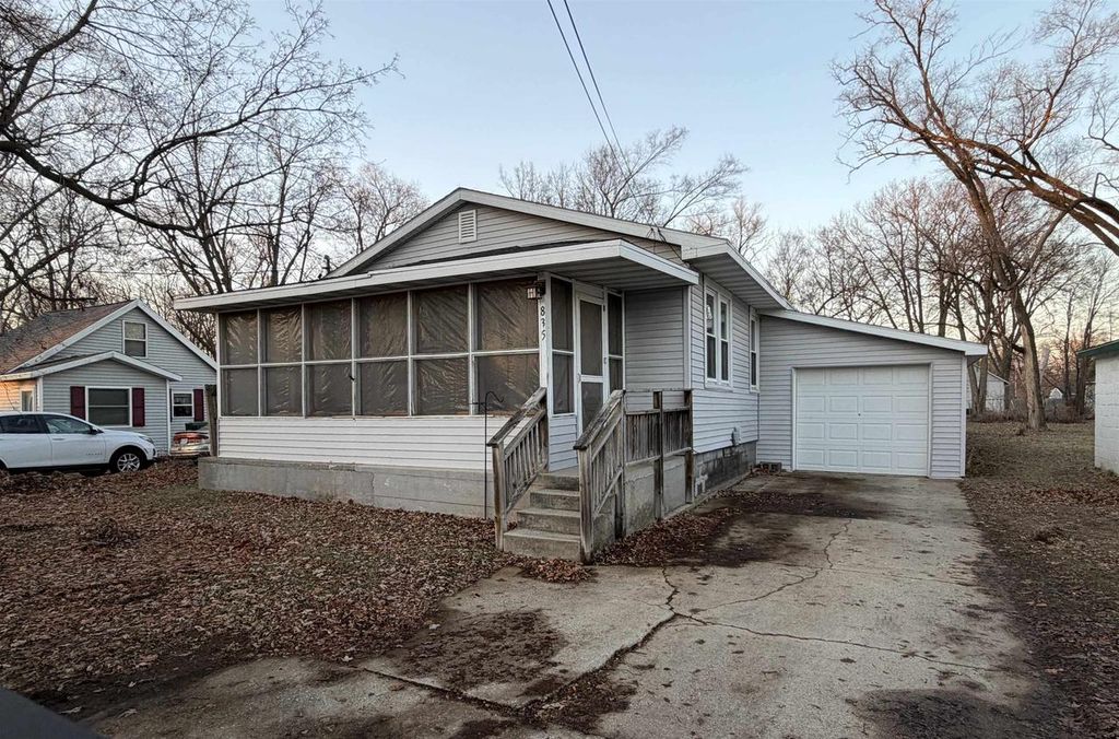 835 E Homeland Court, Beloit, WI 53511