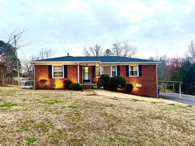 147 Berry St, Camden, TN 38320