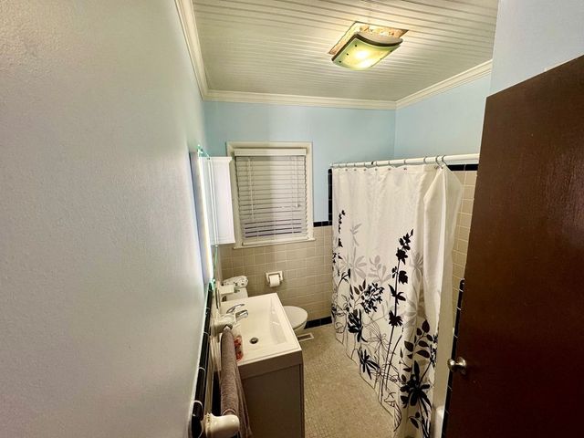 147 Berry St, Camden, TN 38320