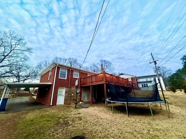 147 Berry St, Camden, TN 38320