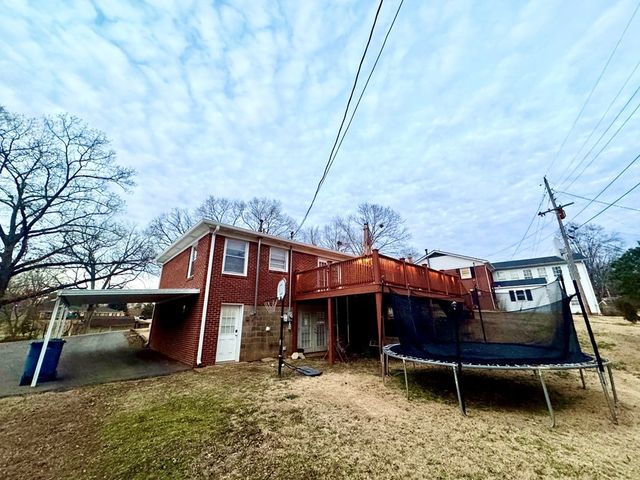 147 Berry St, Camden, TN 38320