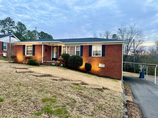 147 Berry St, Camden, TN 38320