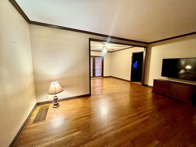 147 Berry St, Camden, TN 38320