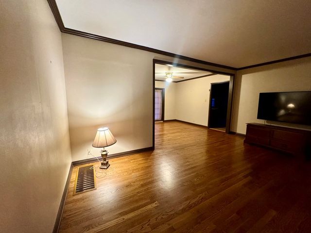 147 Berry St, Camden, TN 38320