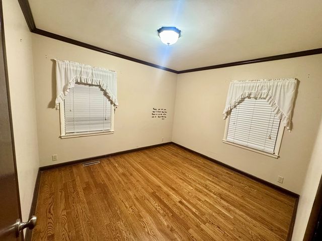 147 Berry St, Camden, TN 38320