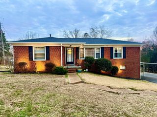 147 Berry St, Camden, TN 38320