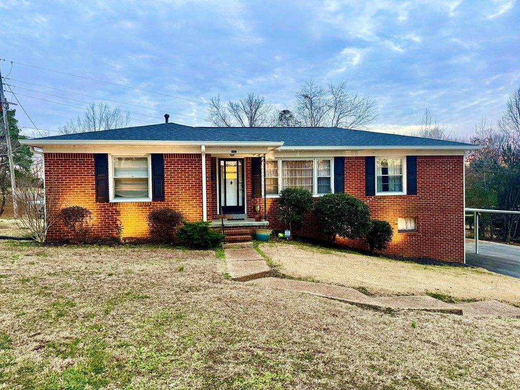 147 Berry St, Camden, TN 38320
