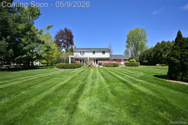 4655 Walnut Lake Road, Bloomfield Hills, MI 48301