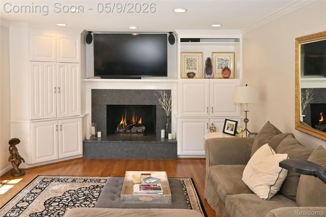 4655 Walnut Lake Road, Bloomfield Hills, MI 48301