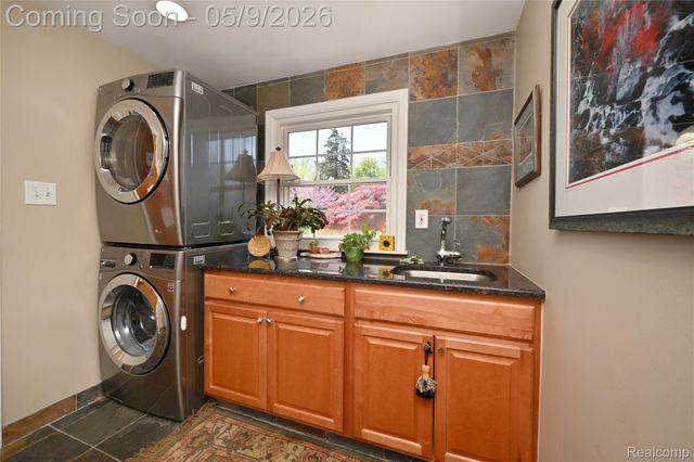 4655 Walnut Lake Road, Bloomfield Hills, MI 48301