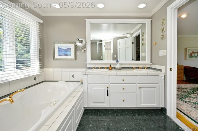 4655 Walnut Lake Road, Bloomfield Hills, MI 48301