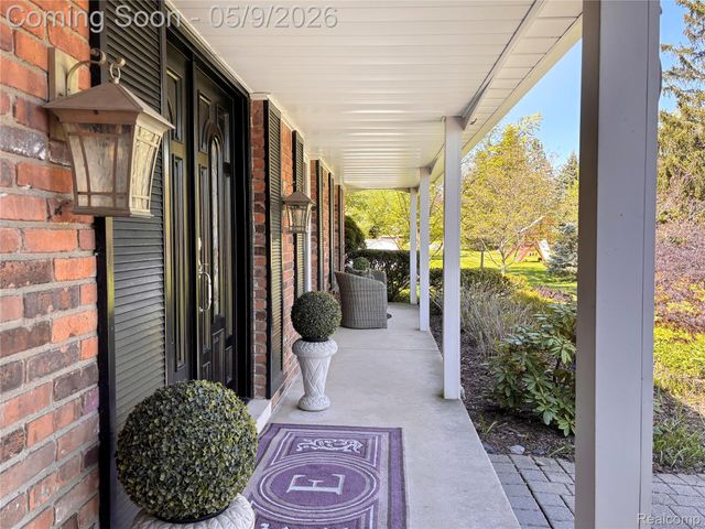 4655 Walnut Lake Road, Bloomfield Hills, MI 48301