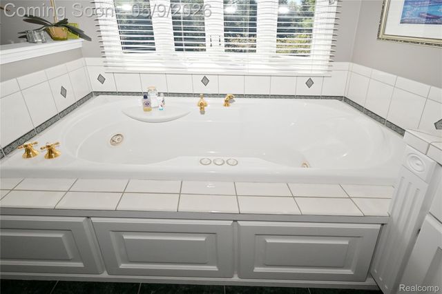 4655 Walnut Lake Road, Bloomfield Hills, MI 48301