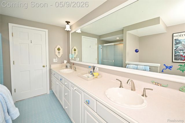 4655 Walnut Lake Road, Bloomfield Hills, MI 48301