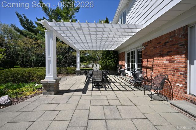 4655 Walnut Lake Road, Bloomfield Hills, MI 48301