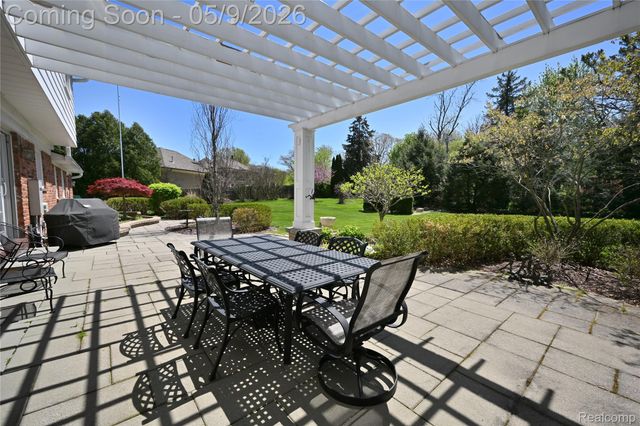 4655 Walnut Lake Road, Bloomfield Hills, MI 48301