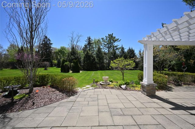 4655 Walnut Lake Road, Bloomfield Hills, MI 48301