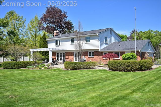4655 Walnut Lake Road, Bloomfield Hills, MI 48301