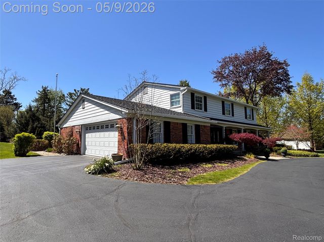 4655 Walnut Lake Road, Bloomfield Hills, MI 48301