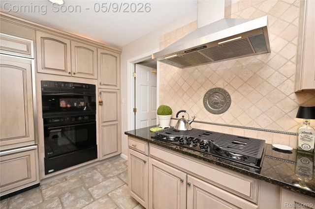 4655 Walnut Lake Road, Bloomfield Hills, MI 48301
