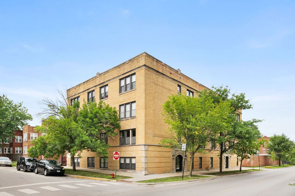 Image 2 of property listing at 6148 N Ravenswood Avenue 2, Chicago, IL 60660