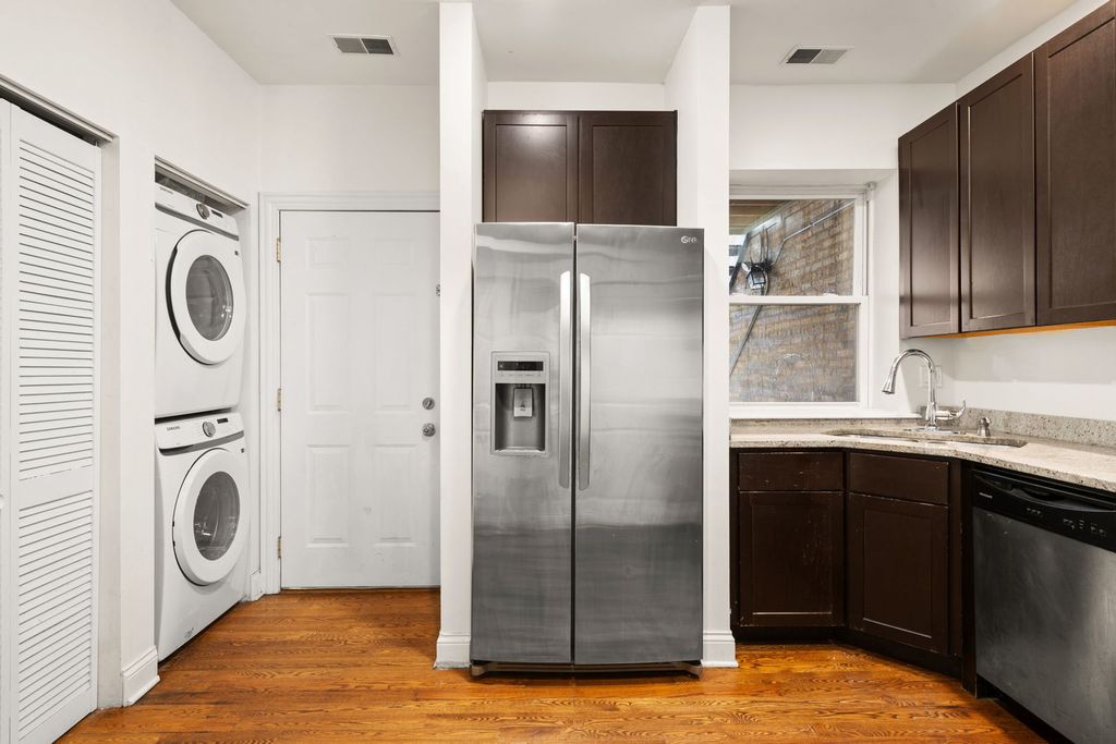 Image 12 of property listing at 6148 N Ravenswood Avenue 2, Chicago, IL 60660