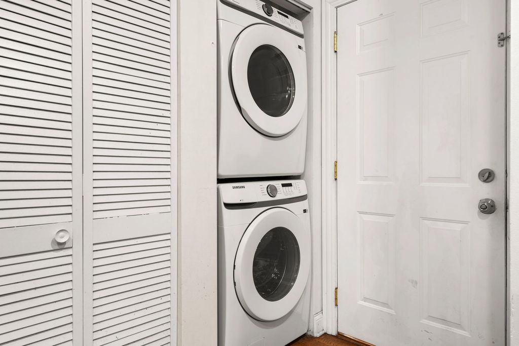 Image 14 of property listing at 6148 N Ravenswood Avenue 2, Chicago, IL 60660