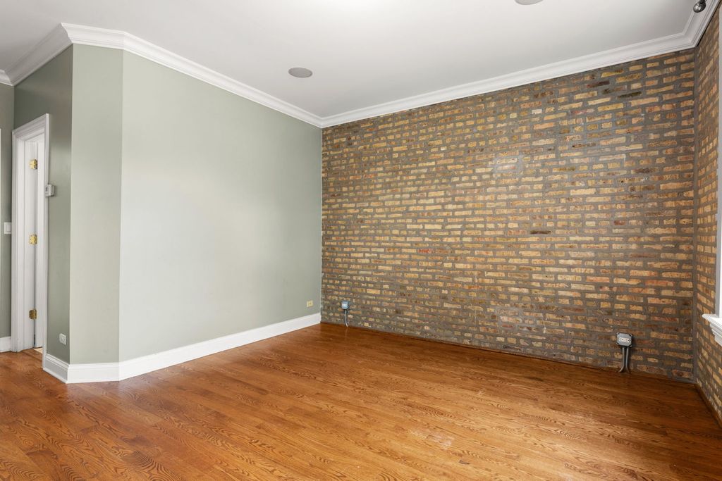 Image 15 of property listing at 6148 N Ravenswood Avenue 2, Chicago, IL 60660