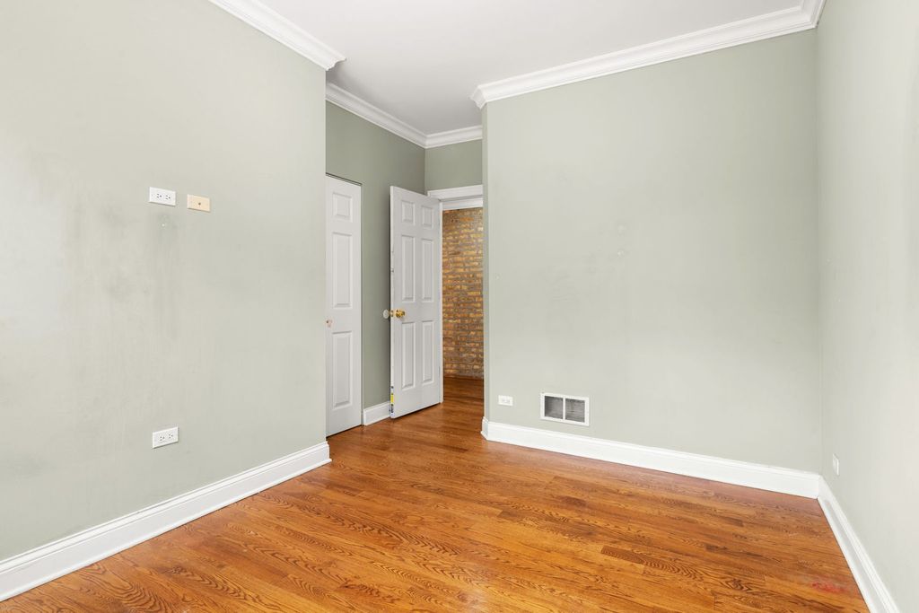 Image 18 of property listing at 6148 N Ravenswood Avenue 2, Chicago, IL 60660